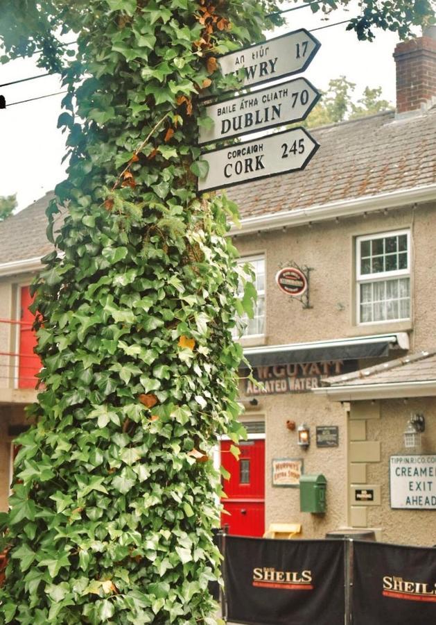 Basil Sheils B&B Accommodation 아마 외부 사진