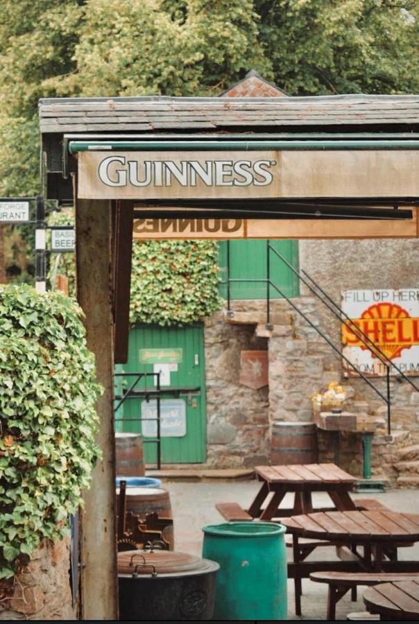Basil Sheils B&B Accommodation 아마 외부 사진