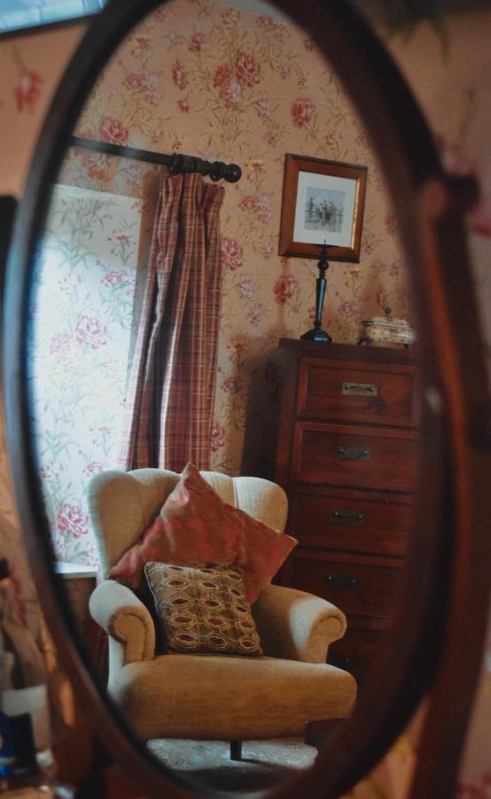 Basil Sheils B&B Accommodation 아마 외부 사진