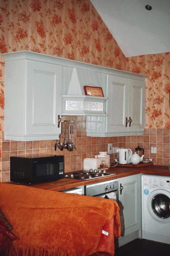 Basil Sheils B&B Accommodation 아마 외부 사진
